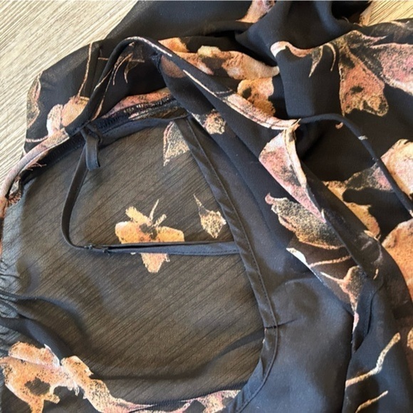 Pretty floral dress. Sheer with tank liner. Tassel details. Elastic waistband. - Picture 6 of 13